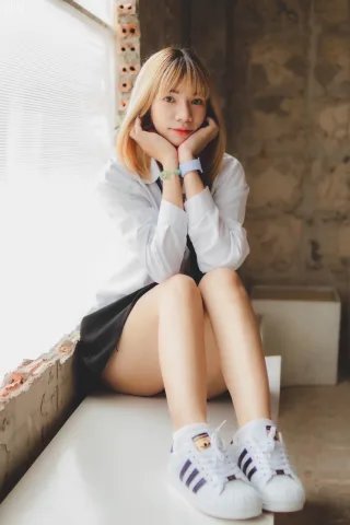พลอย