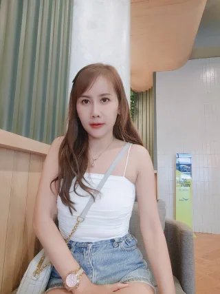 พลอย